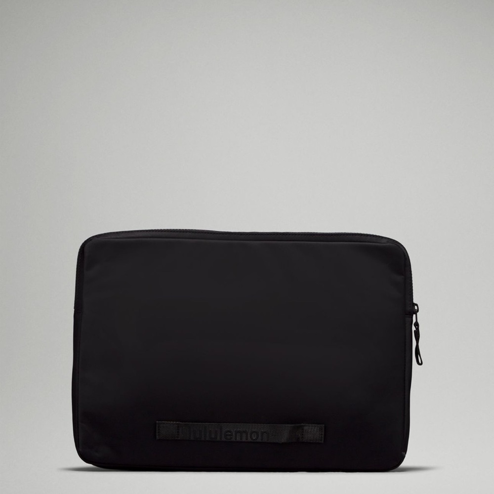 NWT Lululemon New Crew Laptop Sleeve Black - Picture 2 of 4